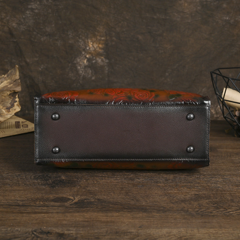 New Womens Shoulder Bag In Top-Grain Cowhide With A Versatile Embossed Pattern