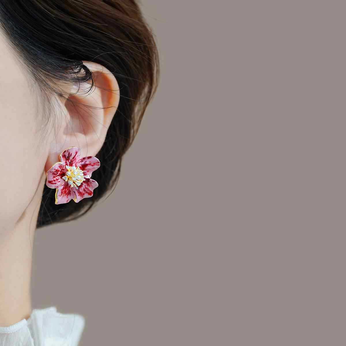 French-textured Floral Gradient Stud Earrings With A Premium Sophisticated Vibe