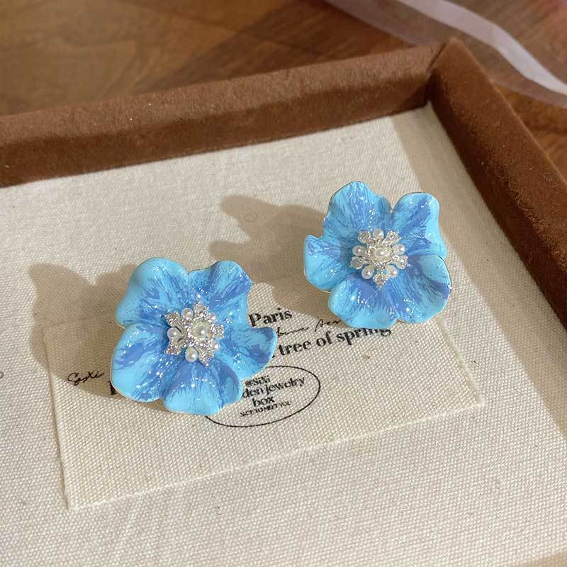 French-textured Floral Gradient Stud Earrings With A Premium Sophisticated Vibe