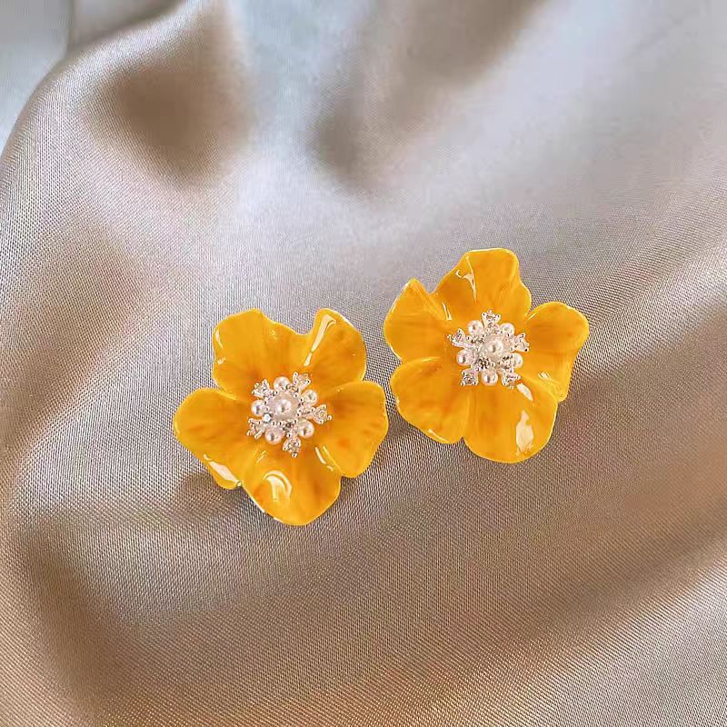 French-textured Floral Gradient Stud Earrings With A Premium Sophisticated Vibe